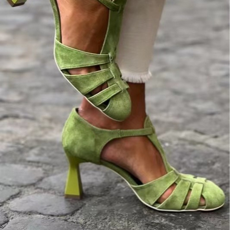 Summer Clothing Items - Damskie zielone zamszowe sandały na niskim
